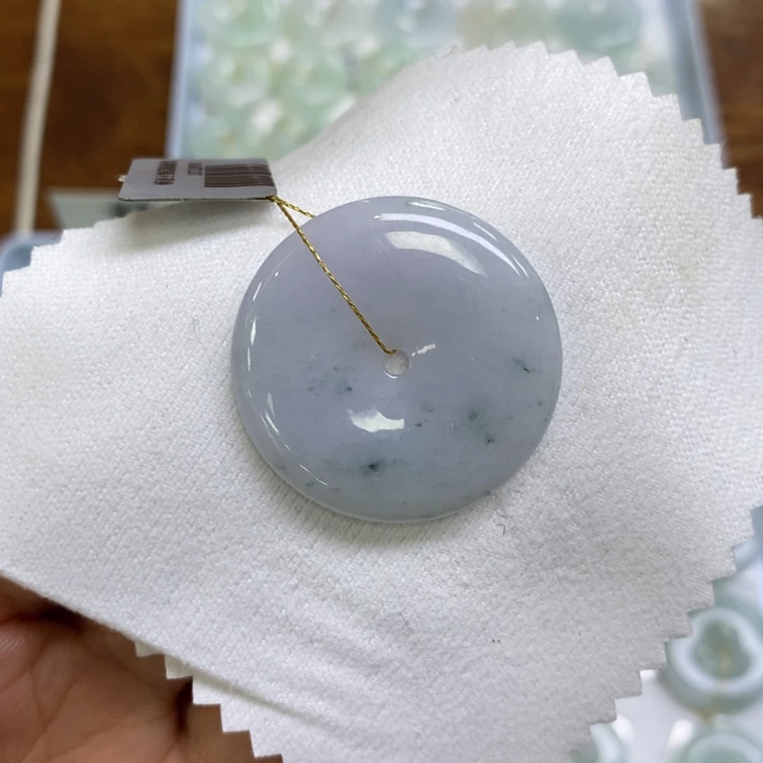 颈饰未镶嵌翡翠平安扣