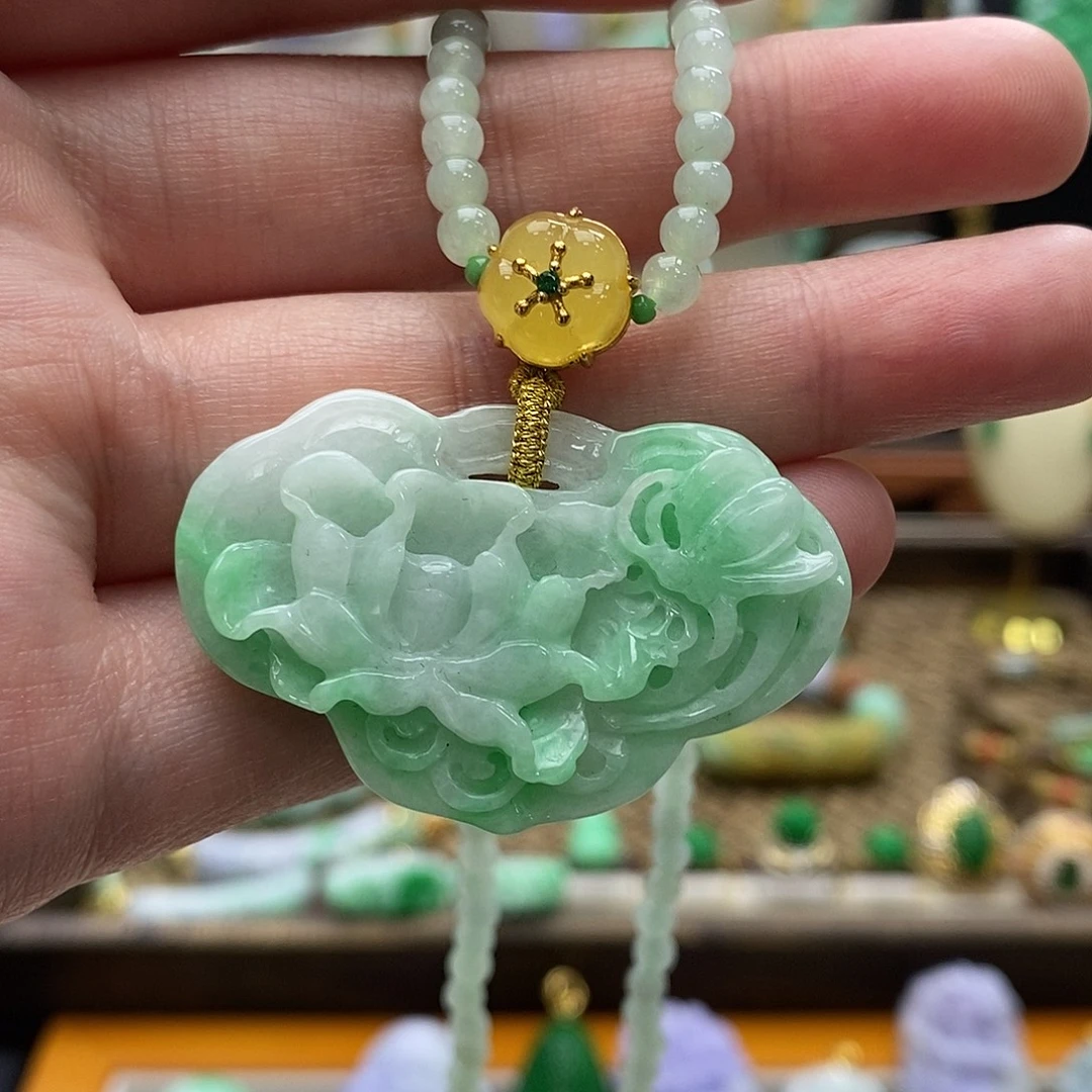 翡翠未镶嵌颈饰吊坠