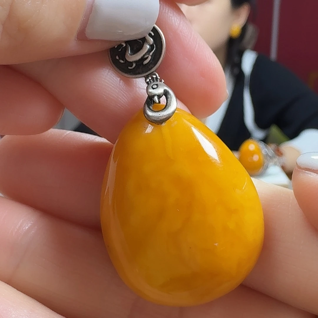 蜜蜡银S925镶嵌颈饰吊坠