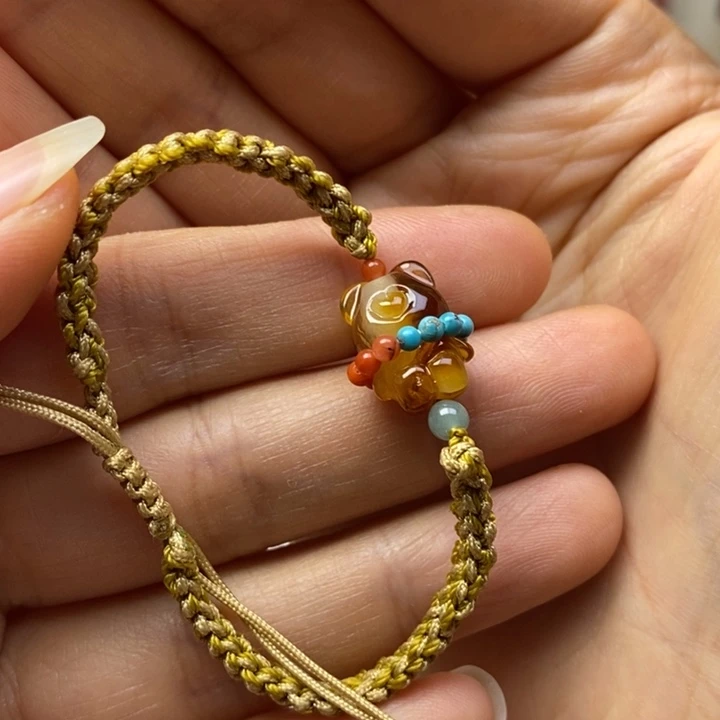 蜜蜡未镶嵌裸石瑕疵，有坑