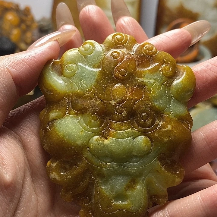 和田玉未镶嵌车挂