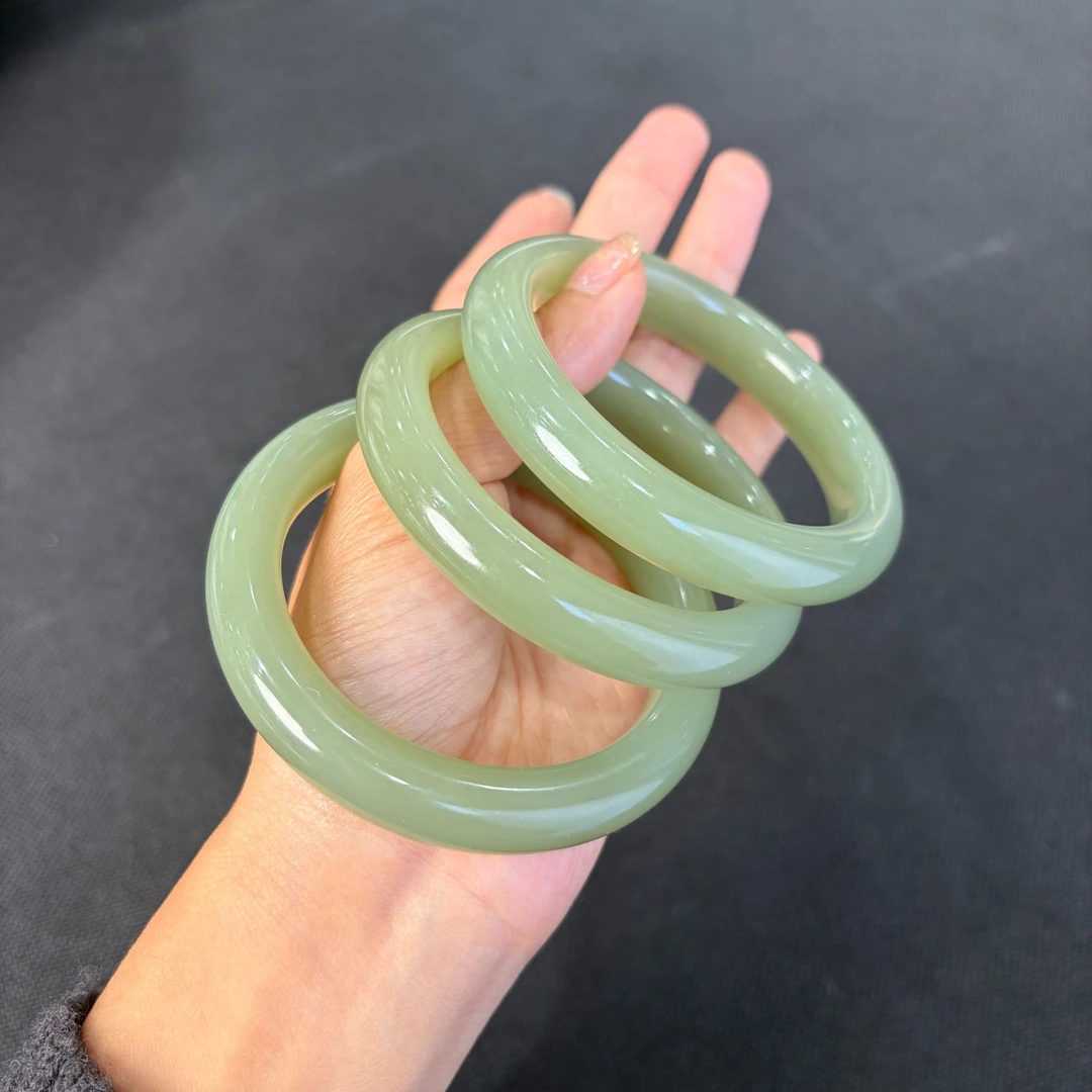 天然和田玉手镯女士气质百搭款多样性发货拍一发一