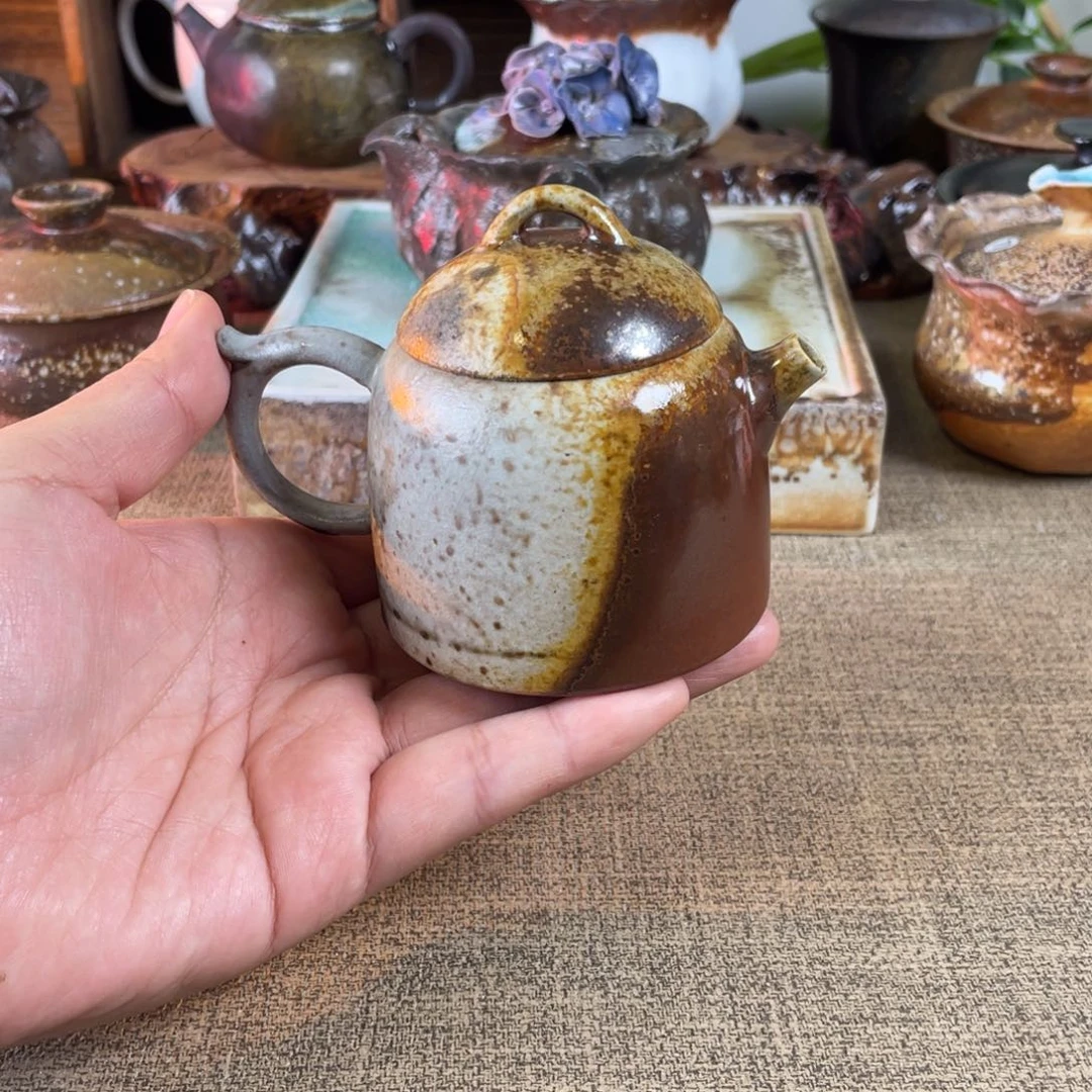 秦权。  柴烧。  容量130