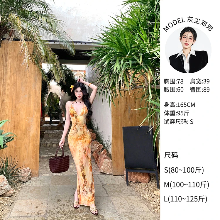 灰尘邓邓 【琥珀蜜糖】印花纯欲露背挂脖收腰显瘦包臀长裙 D25Q0436
