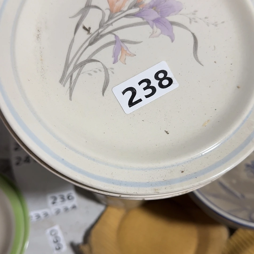 忘***我茶盏我们也在这里吃早餐