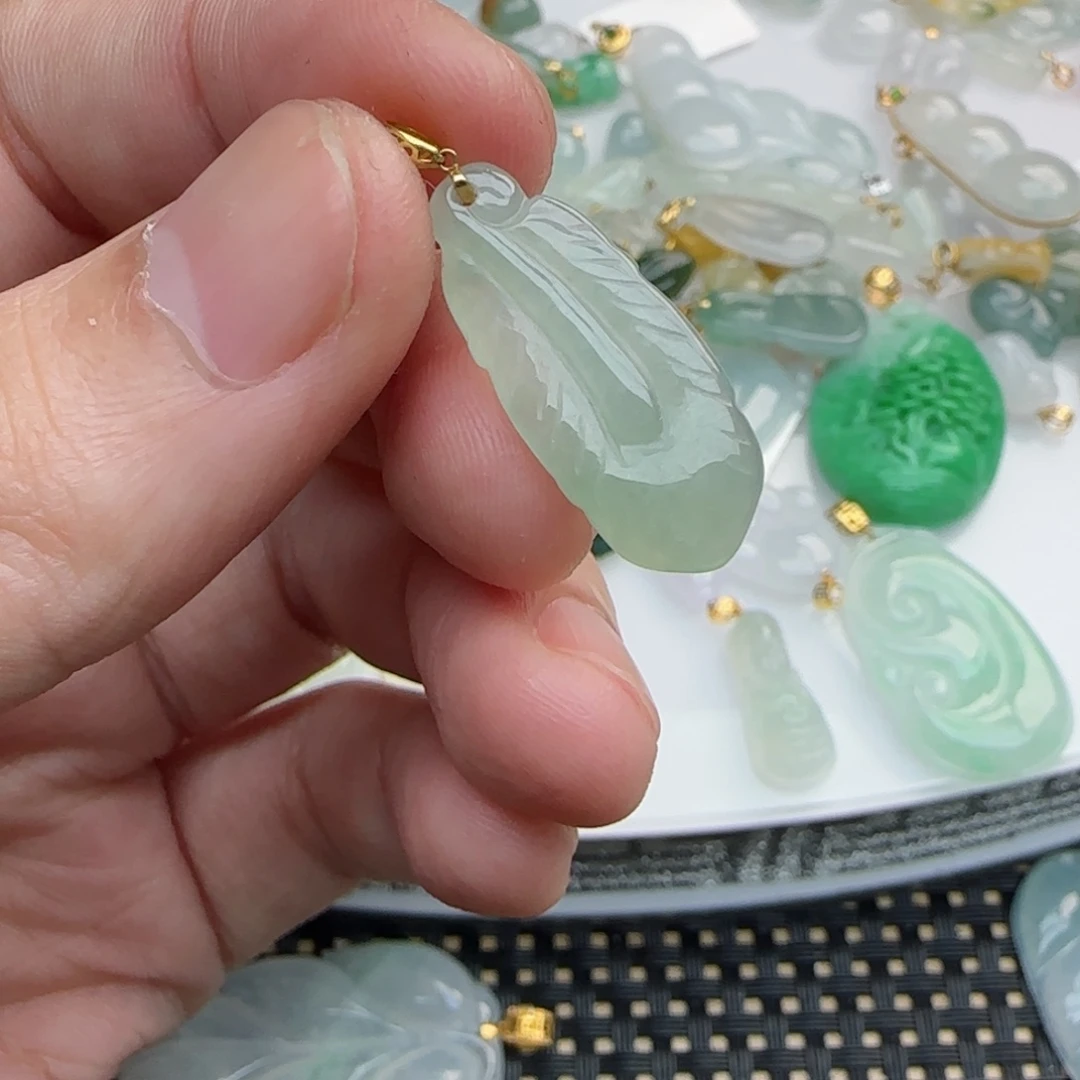 【闪购商品】翡翠吊坠(不含链)18K金镶嵌羽毛