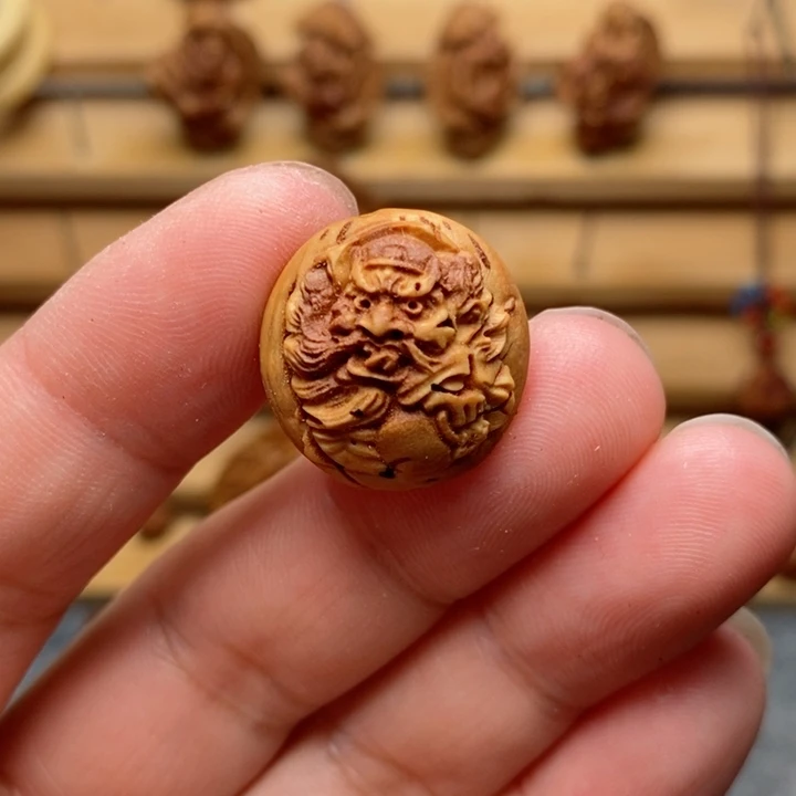 用****2桃核雕刻钟馗单颗