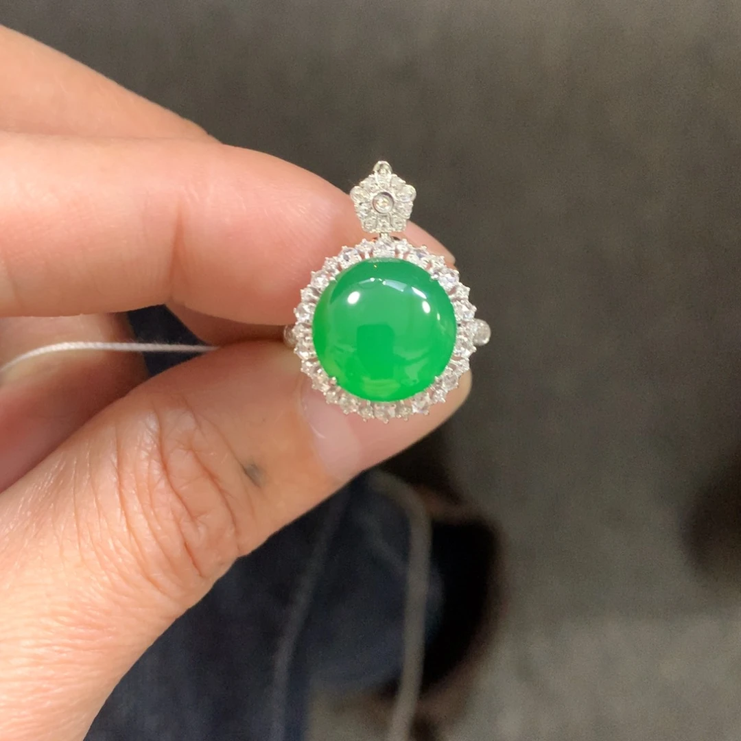 翡翠戒指18K金镶嵌小**'翡翠