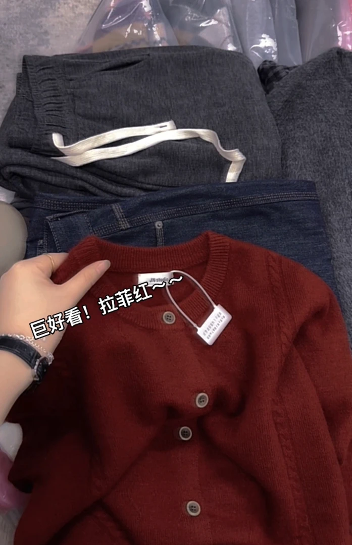 米蓝家名殿！新年必备～古典红驼绒羊毛开衫外套毛衣002