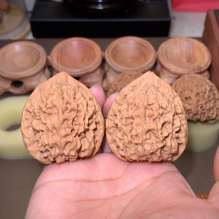 文玩核桃把件阿官帽尖有磕