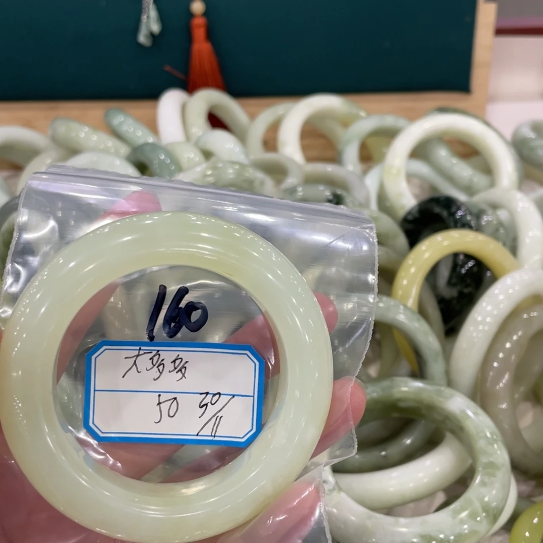 大***多蛇纹石玉未镶嵌手镯