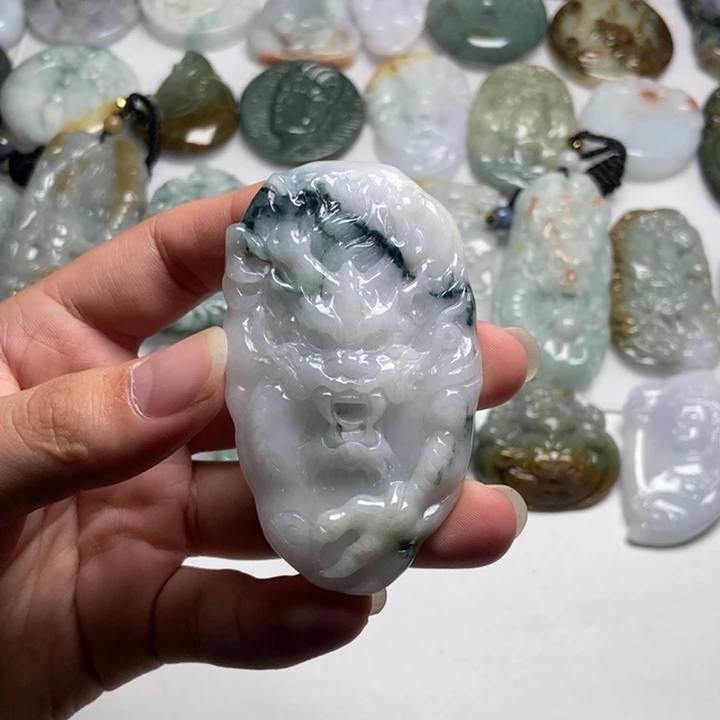 翡翠未镶嵌颈饰龙牌41