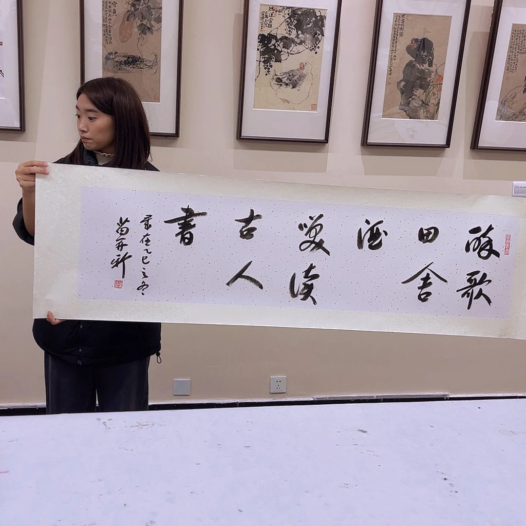 国画艺术家的人都是一副非常严肃而