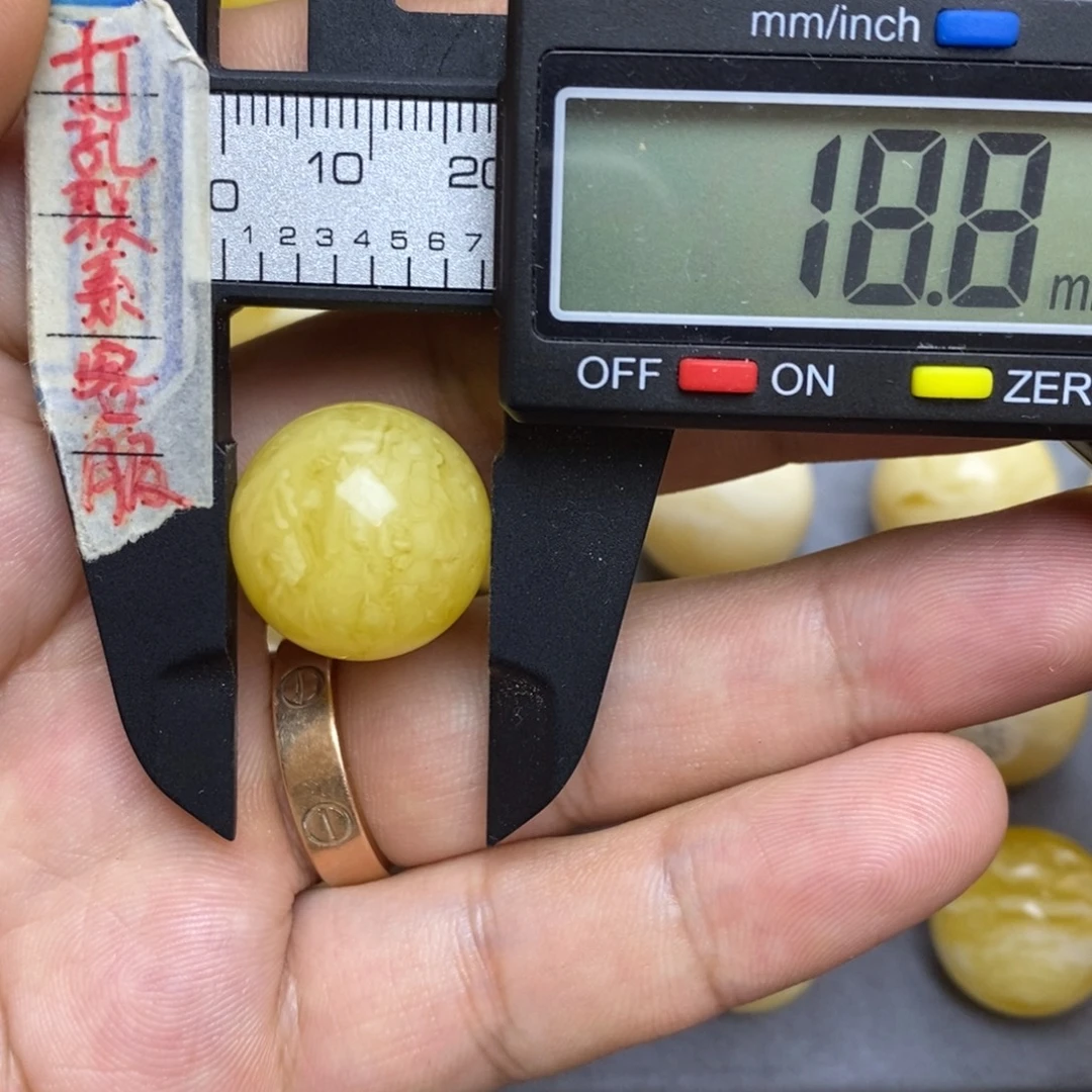 裸石蜜蜡未镶嵌18.8微瑕圆珠