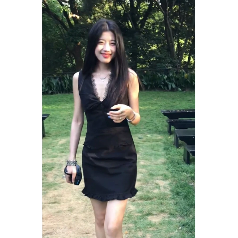法式高级感蕾丝拼接设计小黑裙女夏季新款纯欲V领收腰显瘦短裙子