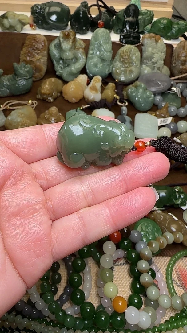 和田玉貔貅吊坠挂件
