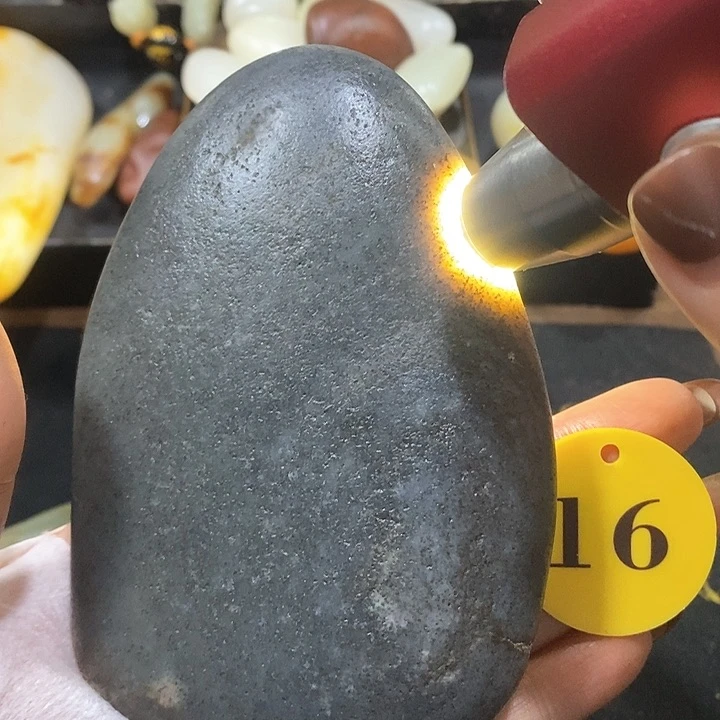 未镶嵌和田玉（糖玉）挂件