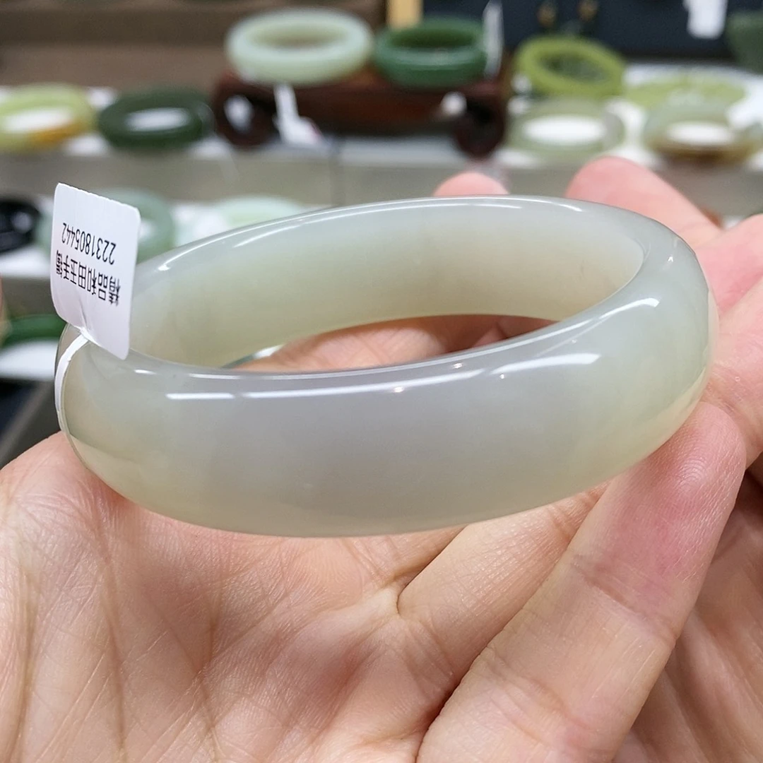 【闪购商品】未镶嵌手镯和田玉