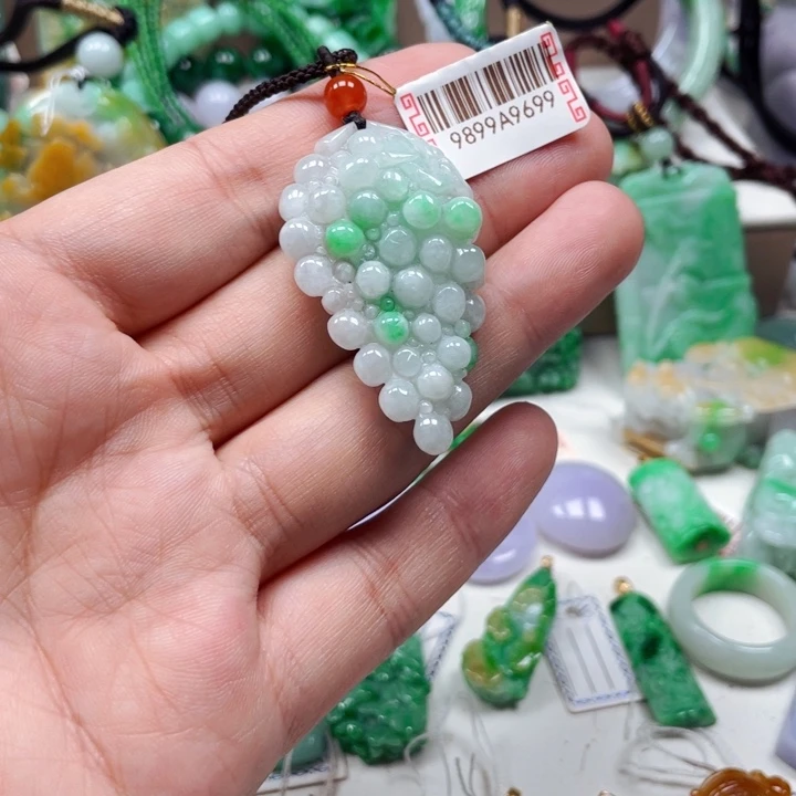 翡翠未镶嵌颈饰45