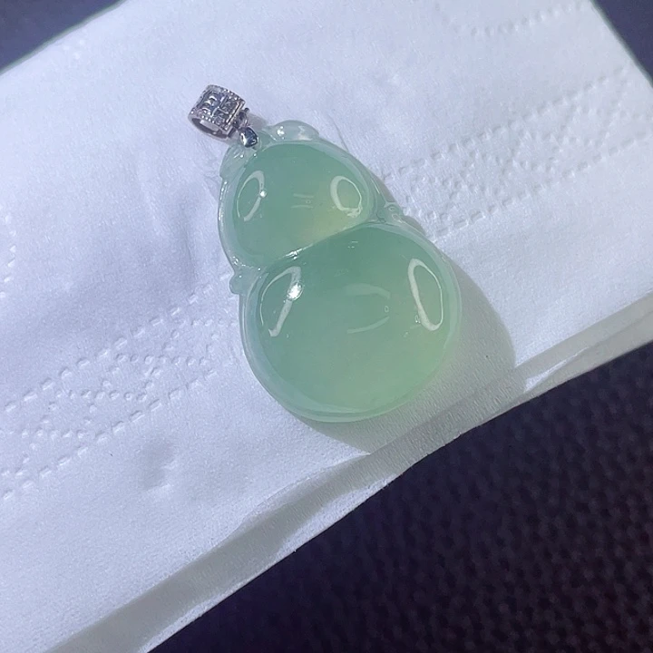 翡翠颈饰18K金镶嵌翡翠