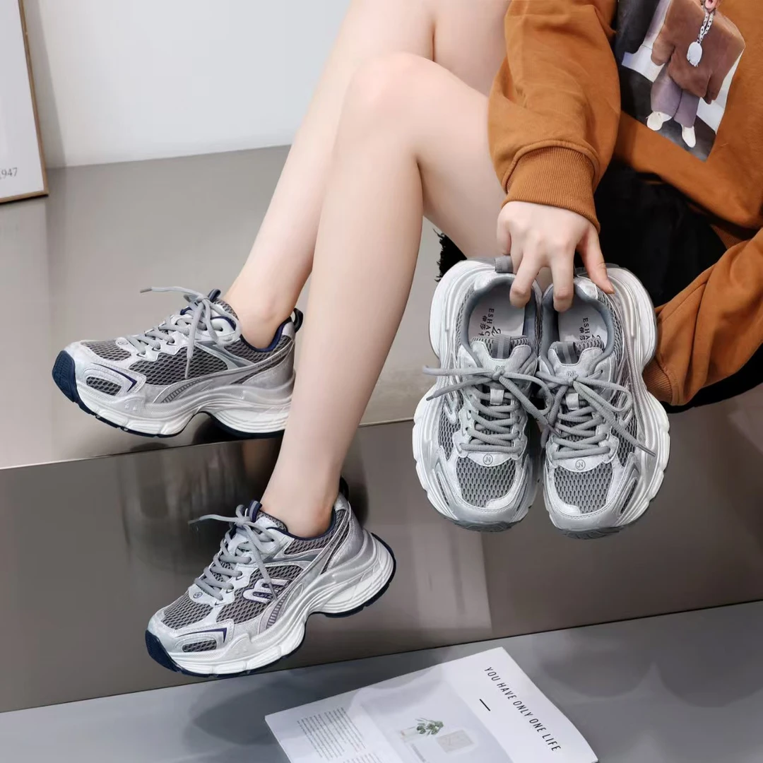 大码女鞋40一43秋季运动休闲鞋圆头厚底系带老爹鞋ins时尚单鞋潮