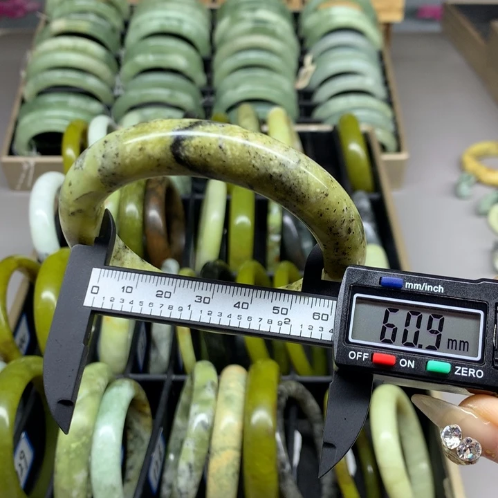 未镶嵌蛇纹石玉手镯152