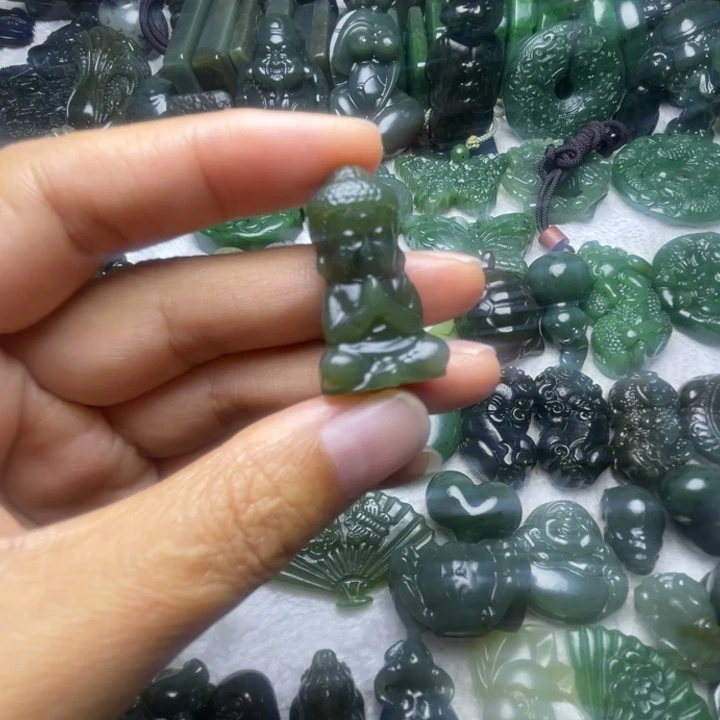 和田玉未镶嵌颈饰