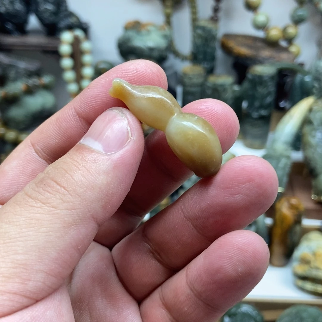 未镶嵌岫岩老玉（透闪石质玉）把件
