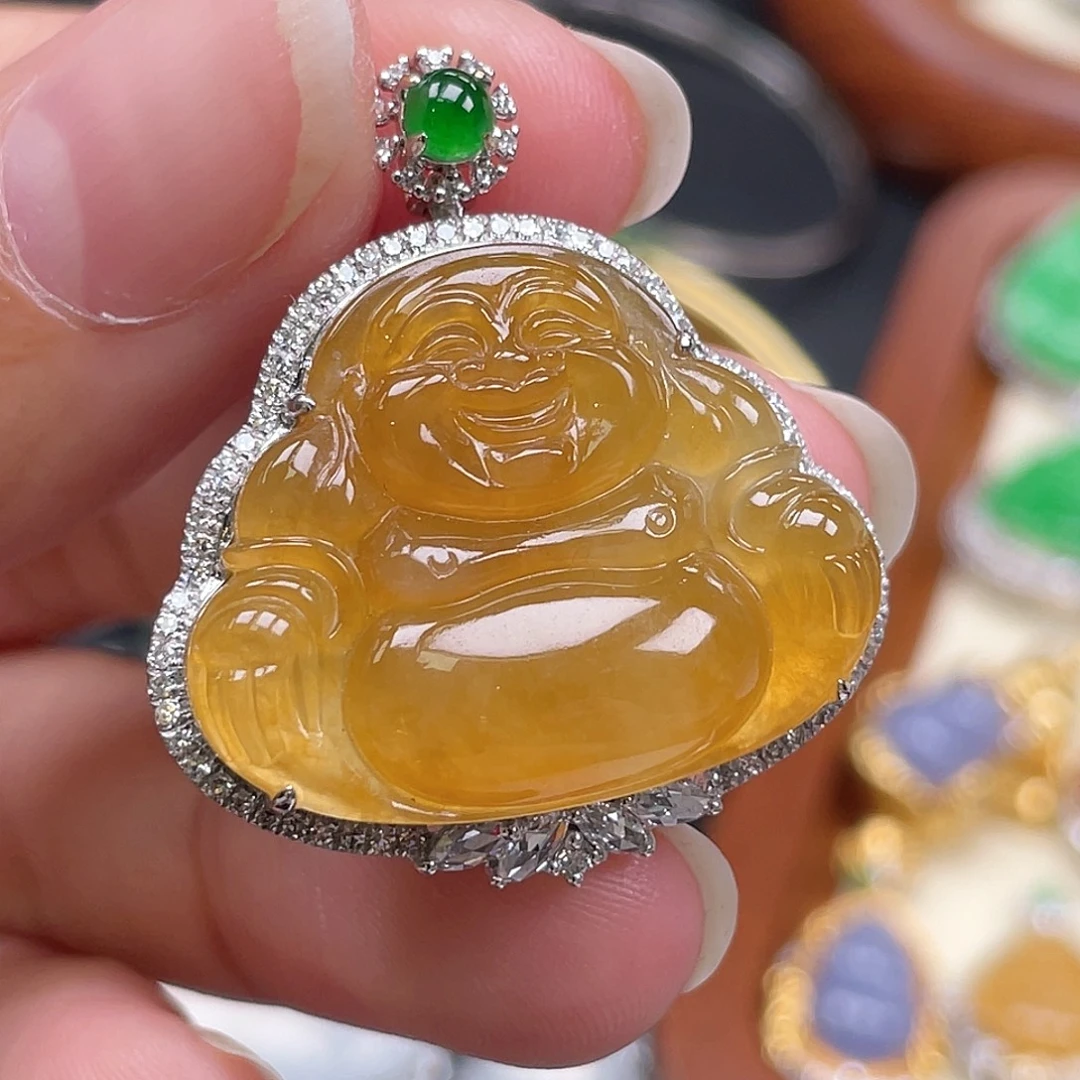 翡翠18K金镶嵌颈饰高冰黄翡佛公