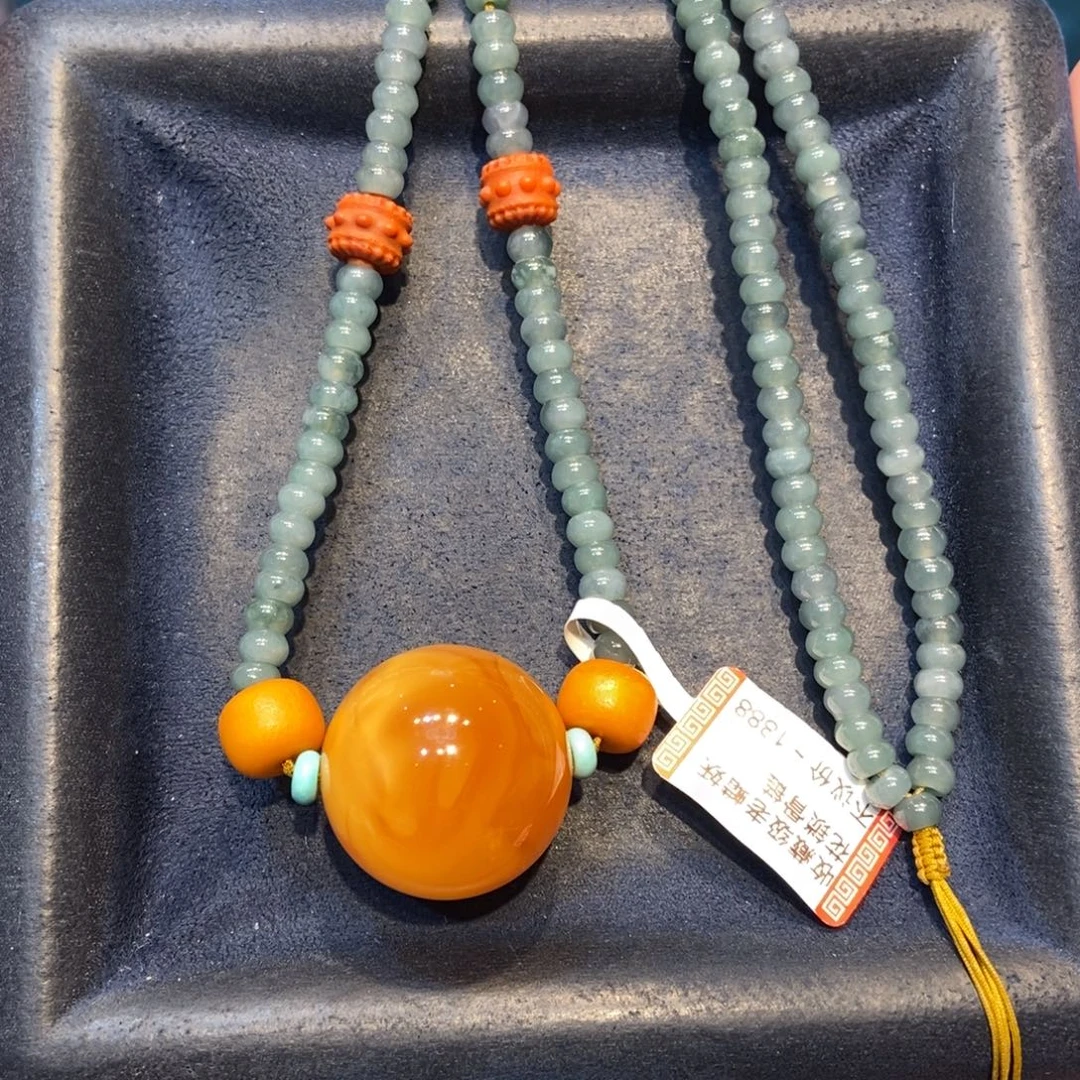 琥珀未镶嵌颈饰蜜蜡