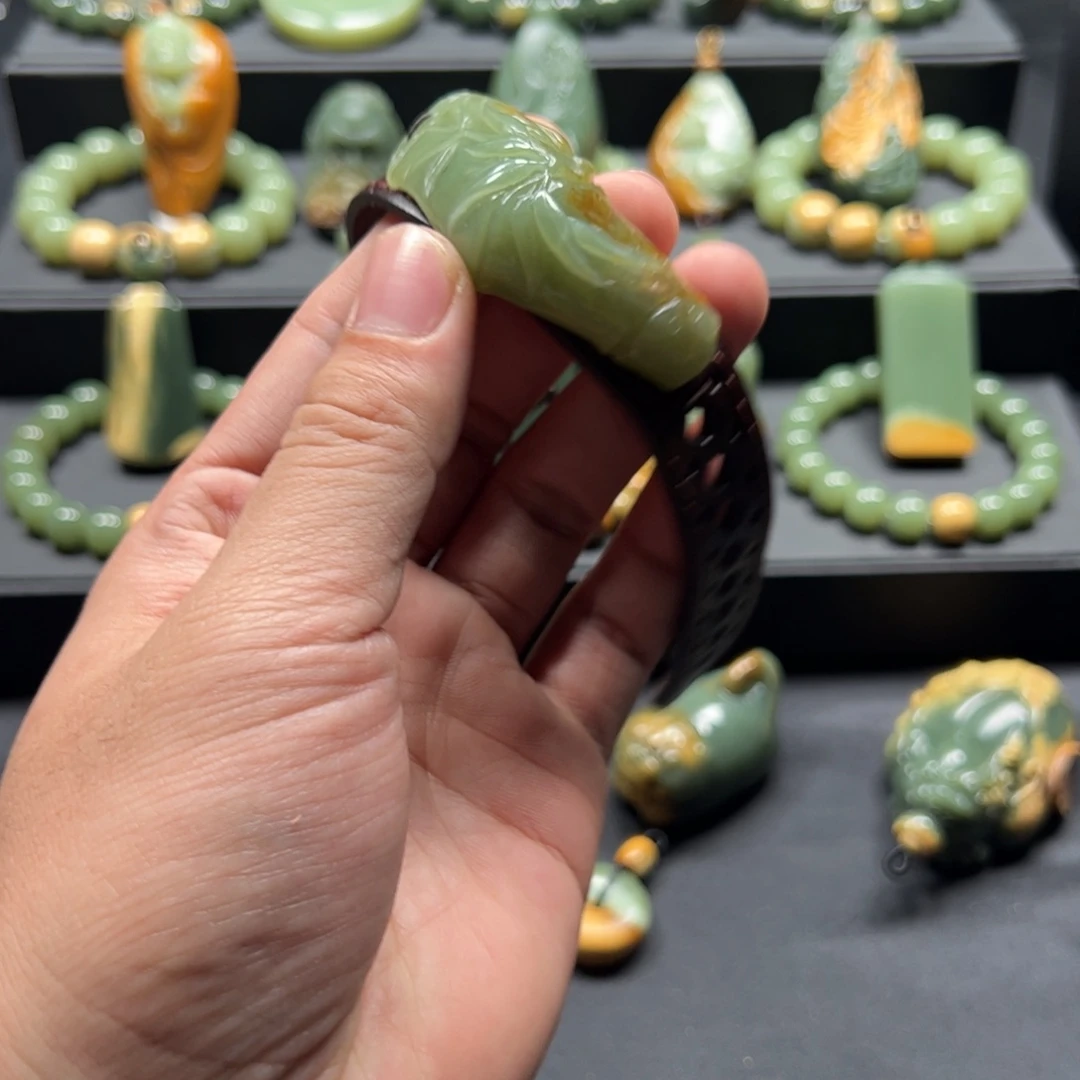 水****岫岩河磨玉（透闪石质玉）未镶嵌颈饰