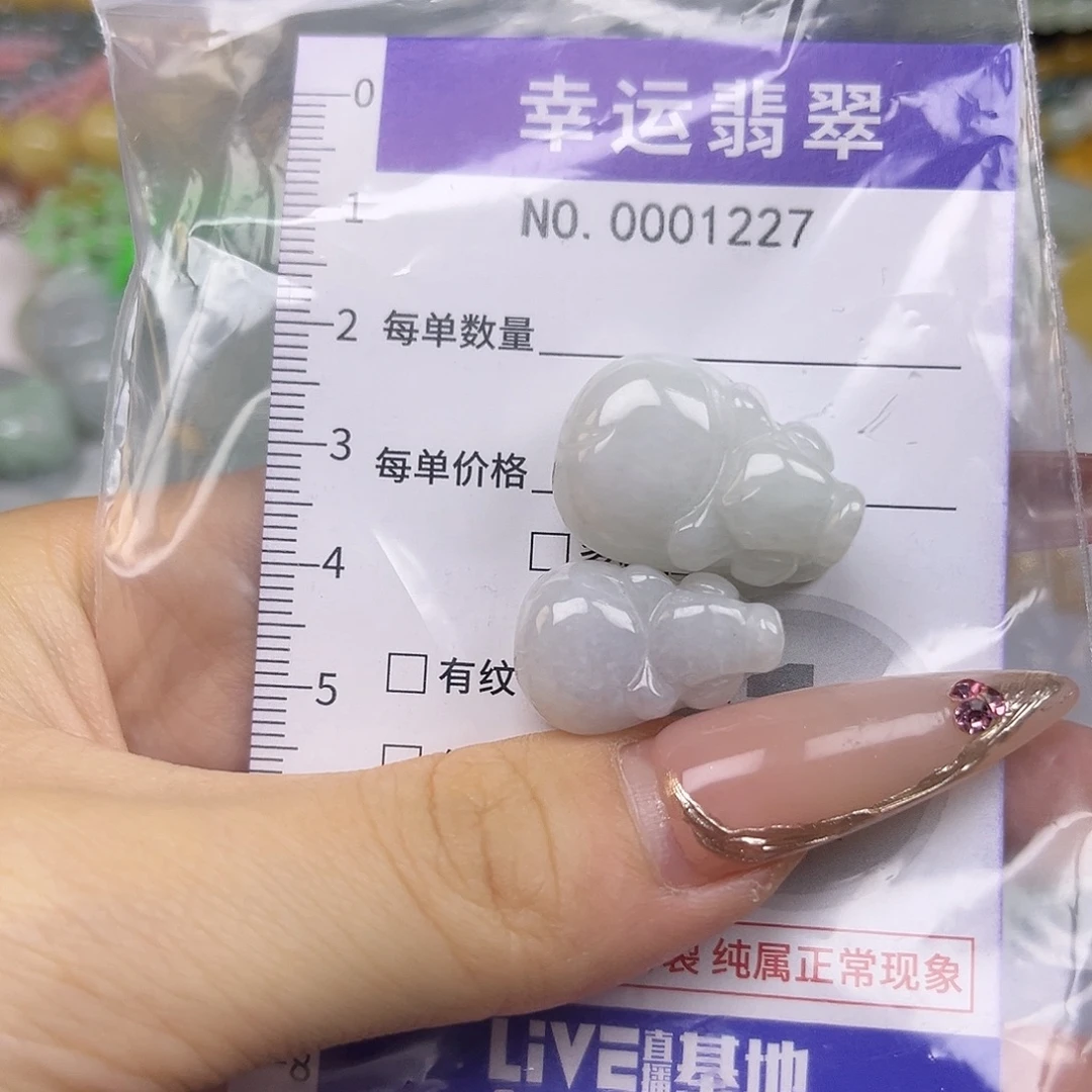翡翠未镶嵌颈饰hhh