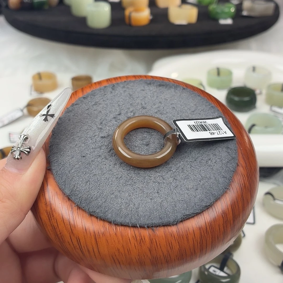 和田玉未镶嵌戒指黄糖泥鳅背17.4