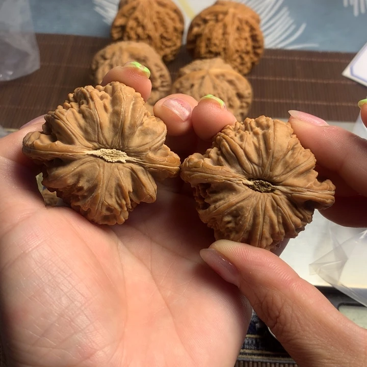 吊坠文玩核桃大****游白狮子