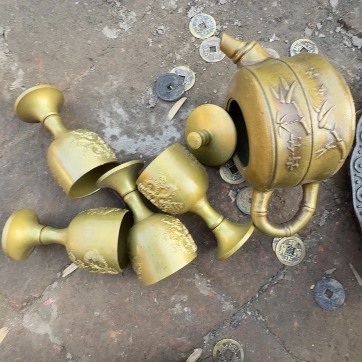 李***阳铜器物品理性消费