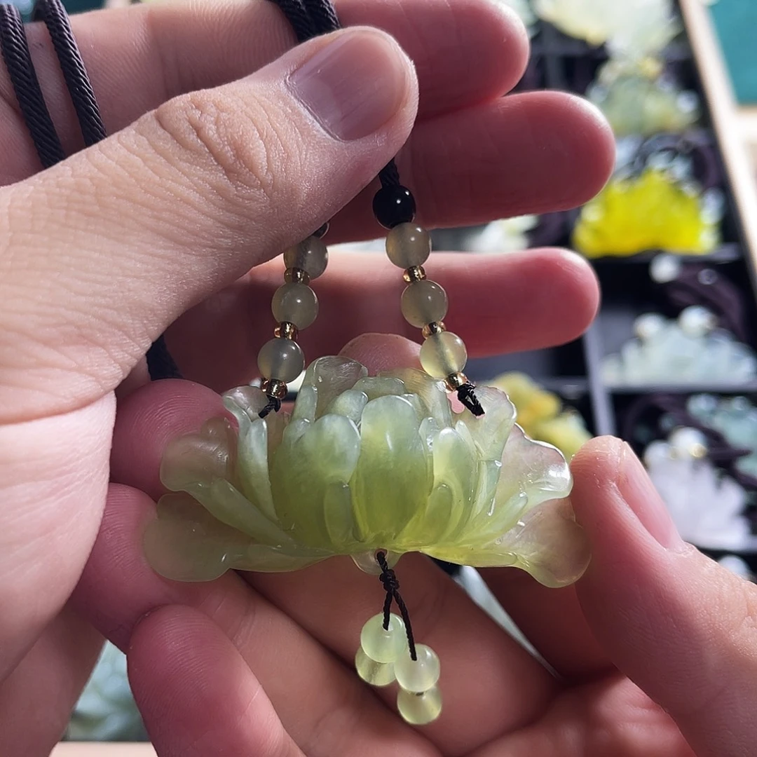 蛇纹石玉未镶嵌颈饰