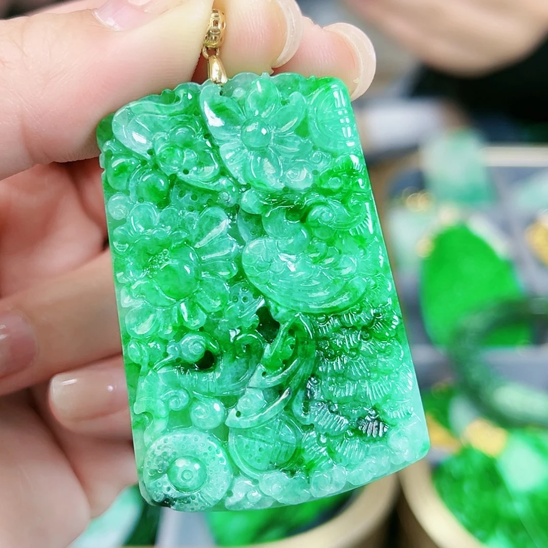 翡翠颈饰18K金镶嵌吊坠