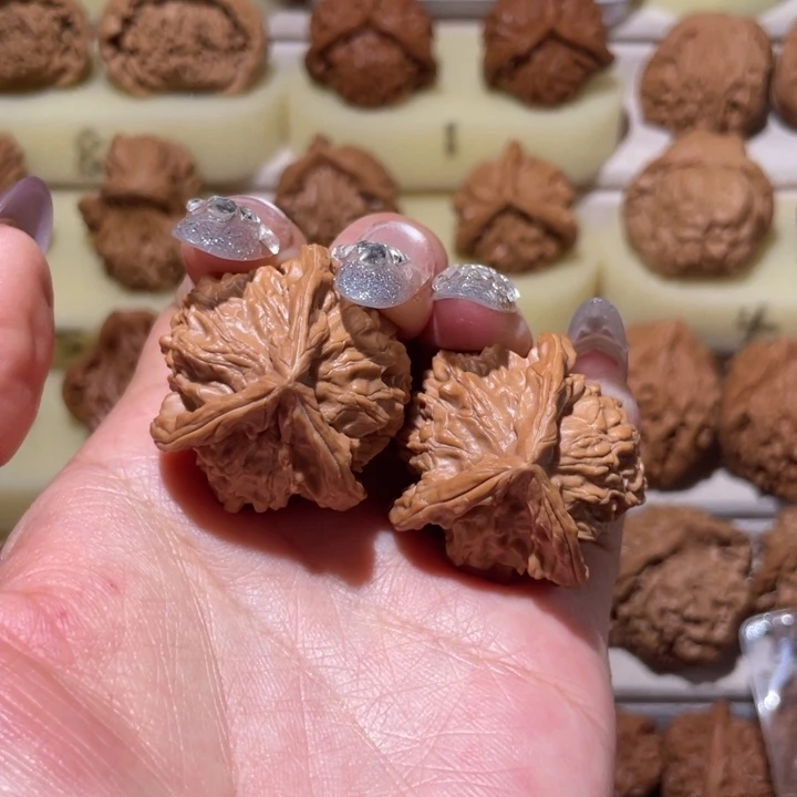 【闪购商品】文玩核桃把件盘山三棱全品35尺