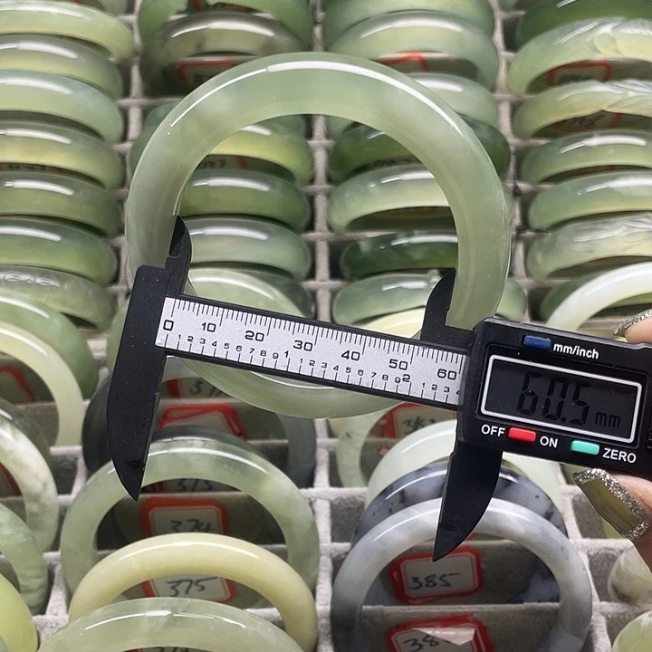 蛇纹石玉未镶嵌手镯378