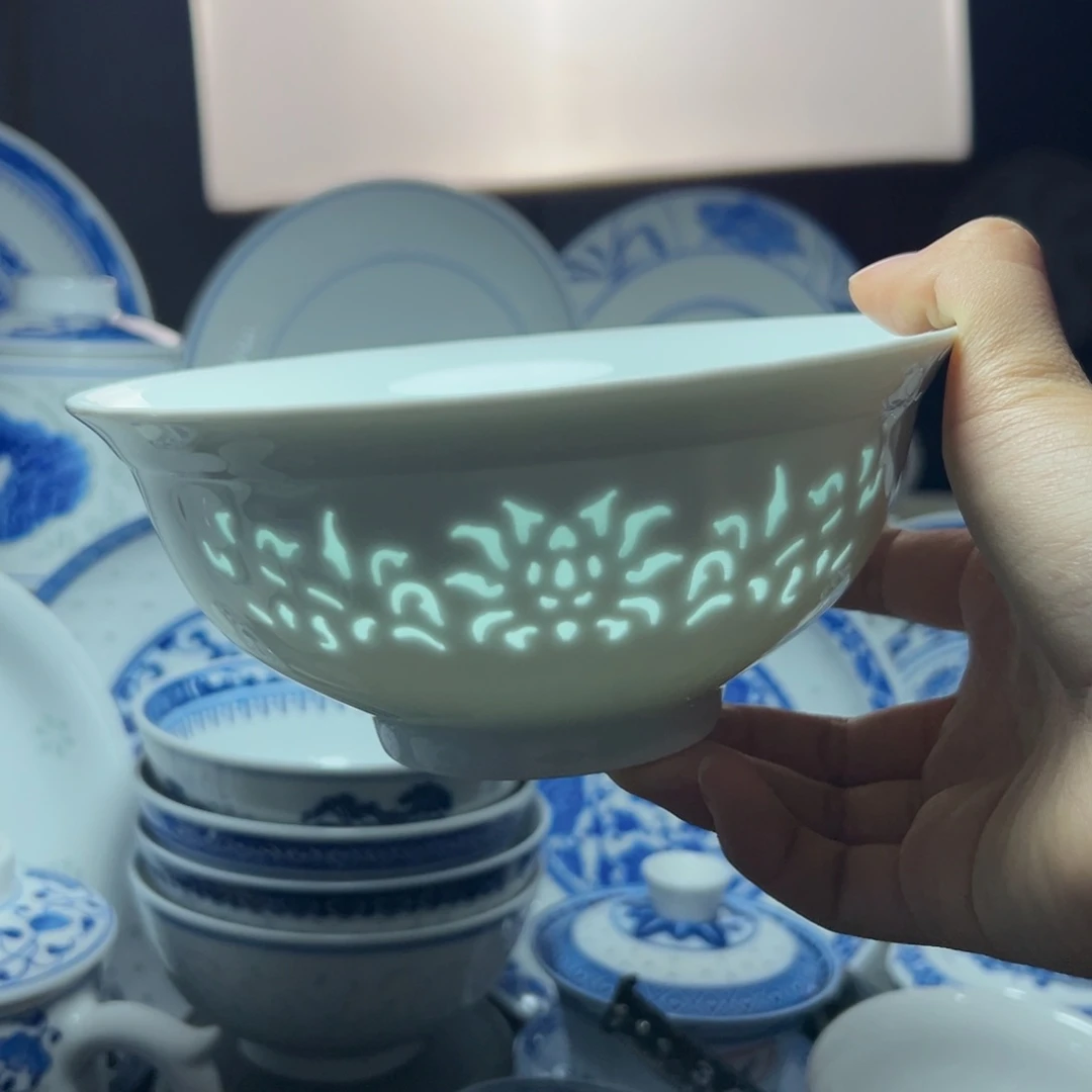 碗素玲珑雕塑缠枝莲六寸面碗