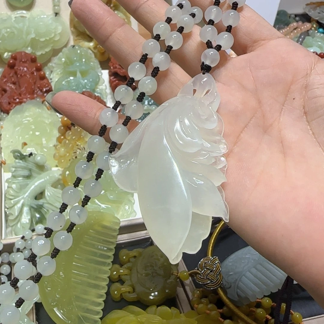 未镶嵌蛇纹石玉吊坠