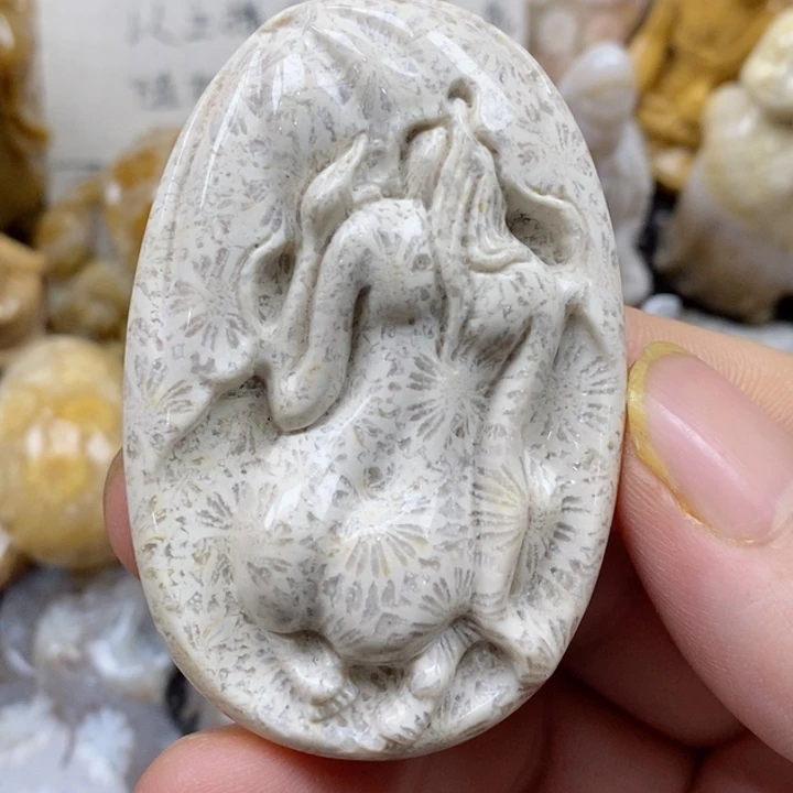 颈饰未镶嵌硅化珊瑚（珊瑚玉）