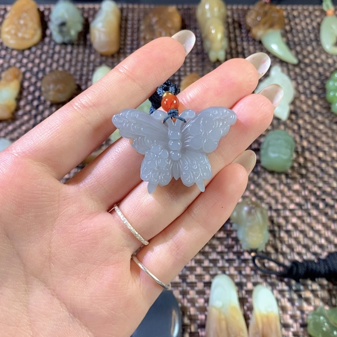 和田玉（糖玉）未镶嵌颈饰蝴蝶