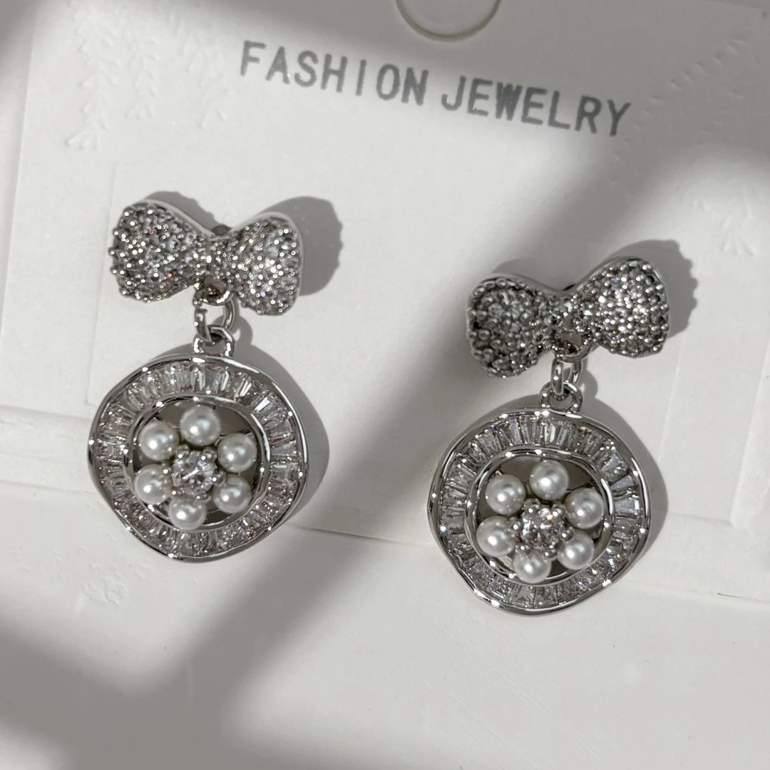 铜合金仿珍珠耳饰 耳饰时尚耳钉小众轻奢高端气质百搭精致镶嵌