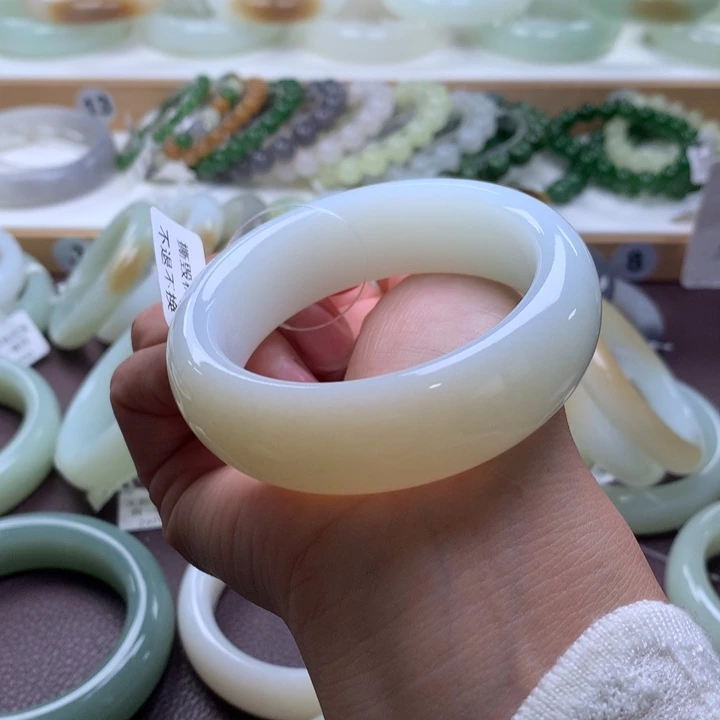 和田玉未镶嵌手镯56