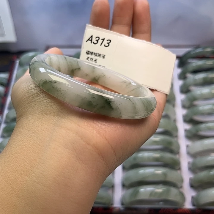 石英质玉未镶嵌手镯A313
