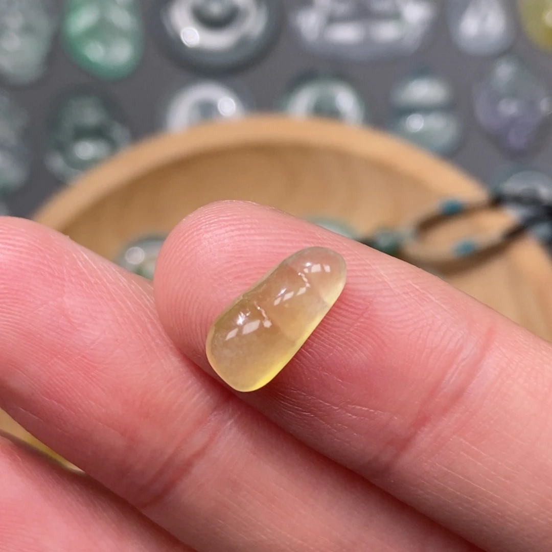 翡翠颈饰未镶嵌福豆