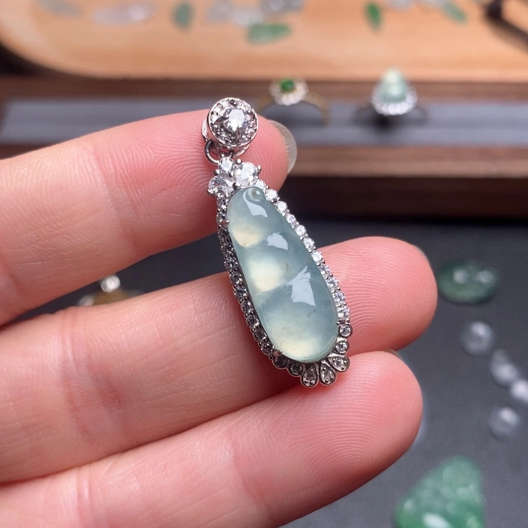 翡翠颈饰银S925镶嵌豆子