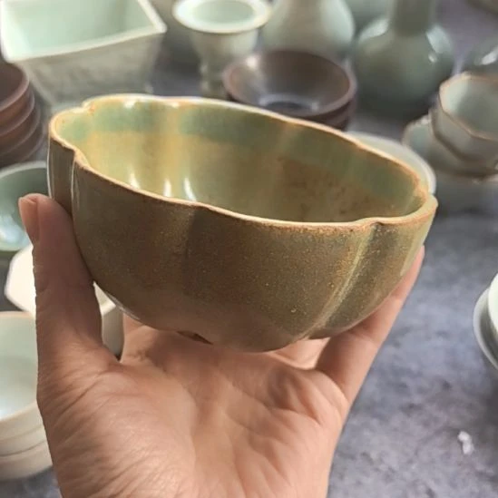 放***我瓷片龙泉窑碗一个残品
