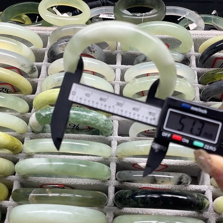 蛇纹石玉未镶嵌手镯105